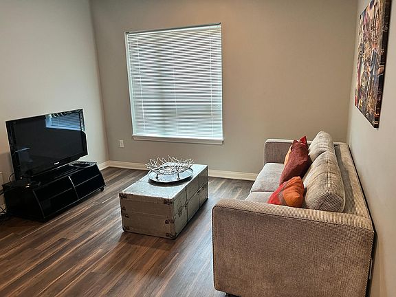 3rd image of 6404 Paseo St #133