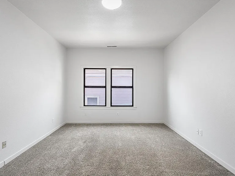 1336 1/2 Park Ave — Photo 4