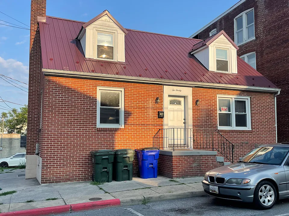 220 N Locust St