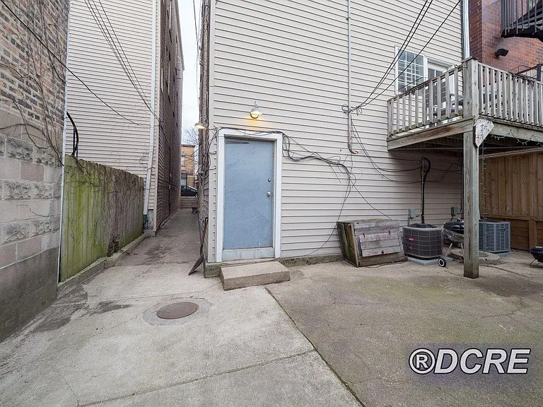 2061 N Hoyne Ave #G — Photo 12