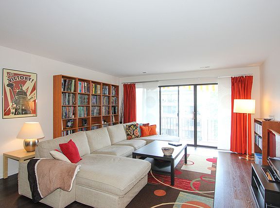 5th image of 410 Ashland Ave APT 4C