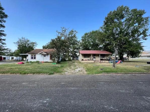 401 SE Avenue D #1/2, Idabel, OK 74745
