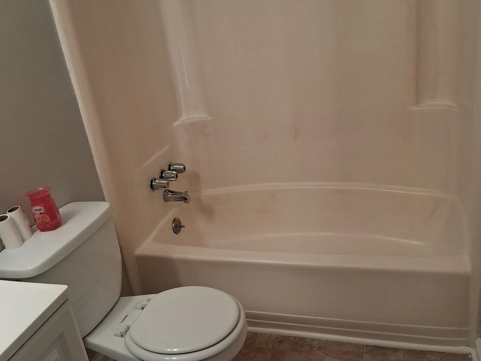 6 bed, 3.0 bath, 2400 sqft, $2,195 — Photo 3