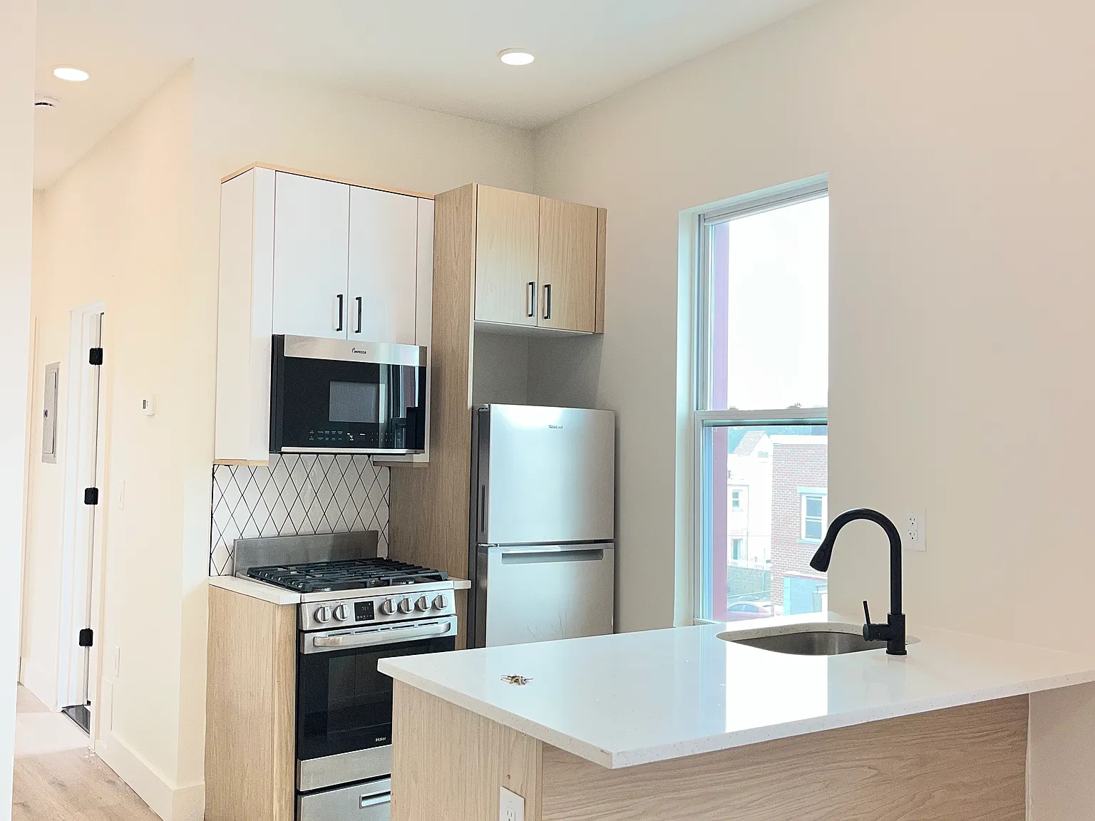 2 bed, 800 sqft, $2,350 — Photo 1