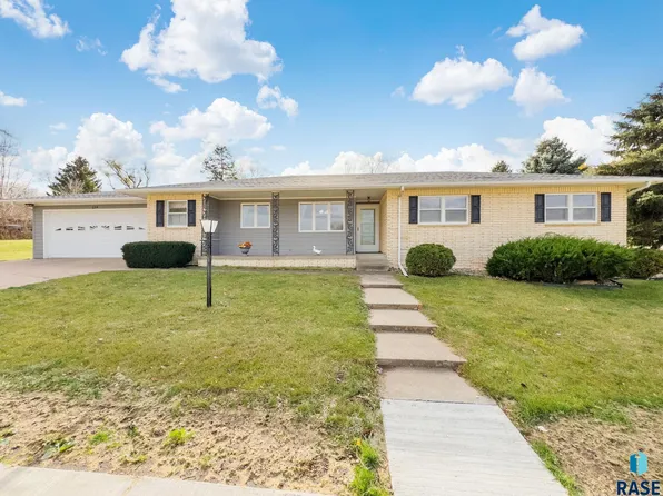 224 W Kimball St, Parker, SD 57053
