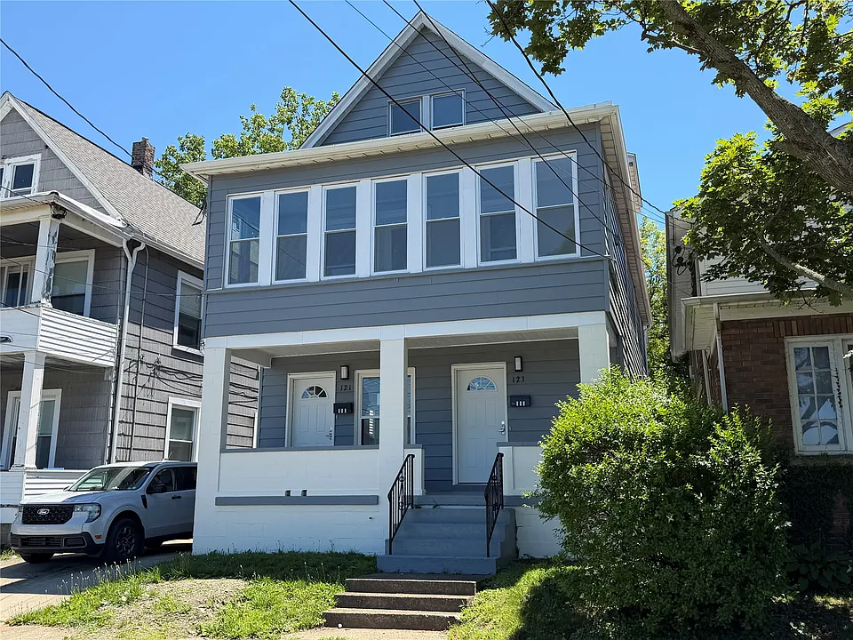 121 W 24th St
