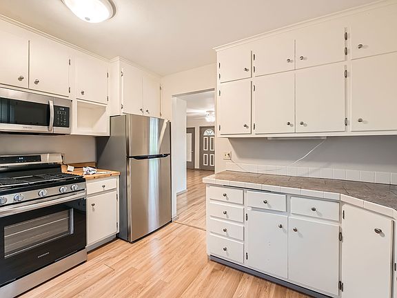 Kitchen with new SS Appliances