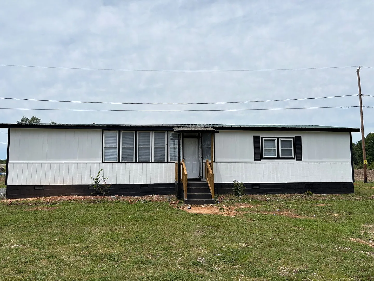 2-3 Bed, 1.5 Bath Mobile Home Located In Denton — Photo 1