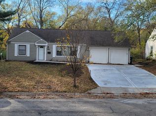 7668 Norwood St, Prairie Village, KS 66208