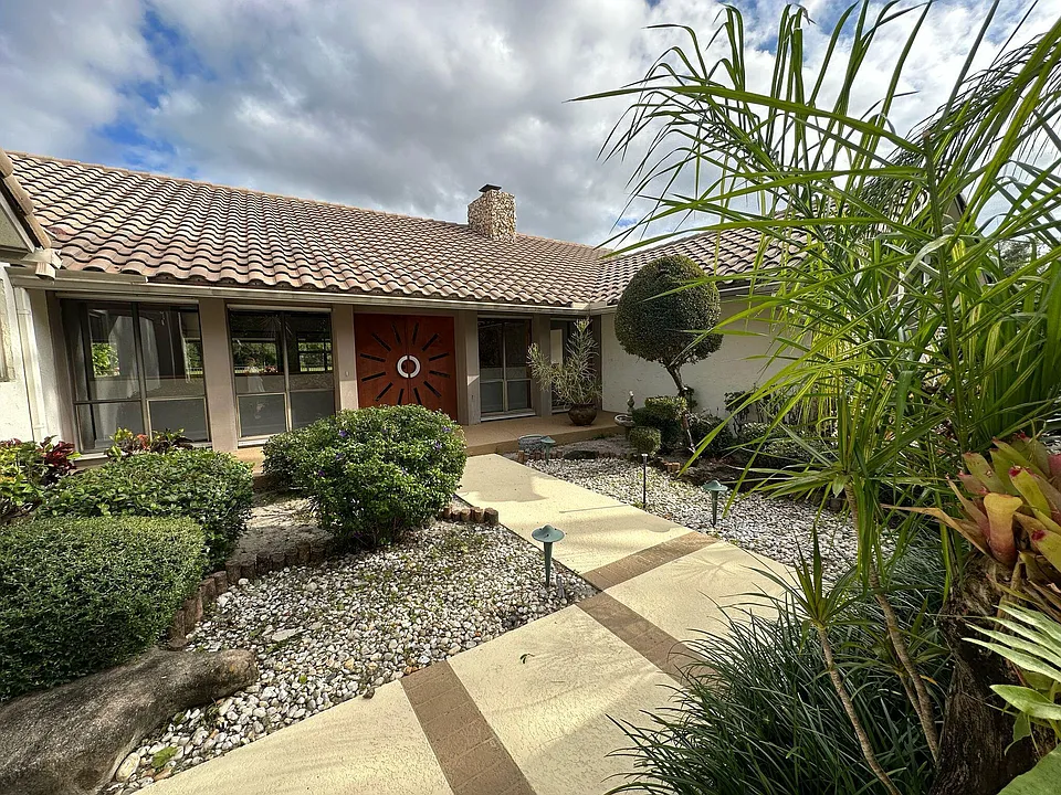 7243 Encina Ln