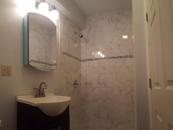 5th image of 416 McGrath Hwy #422
