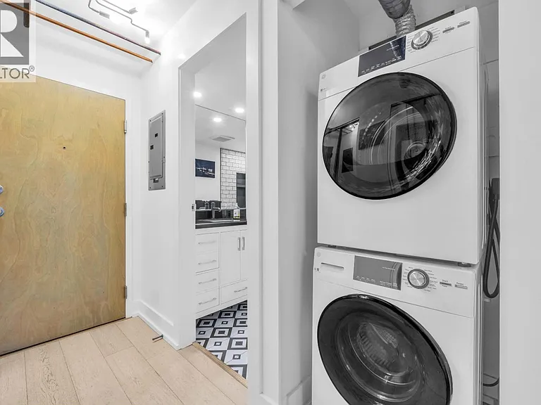 27 Alexander St #608 — Photo 15
