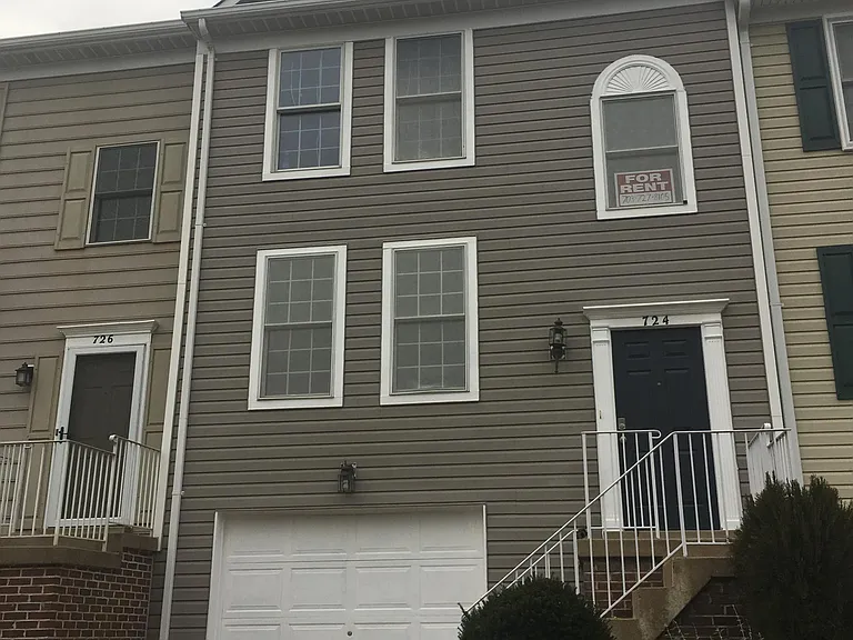 724 Hetzel Ter SE — Photo 1