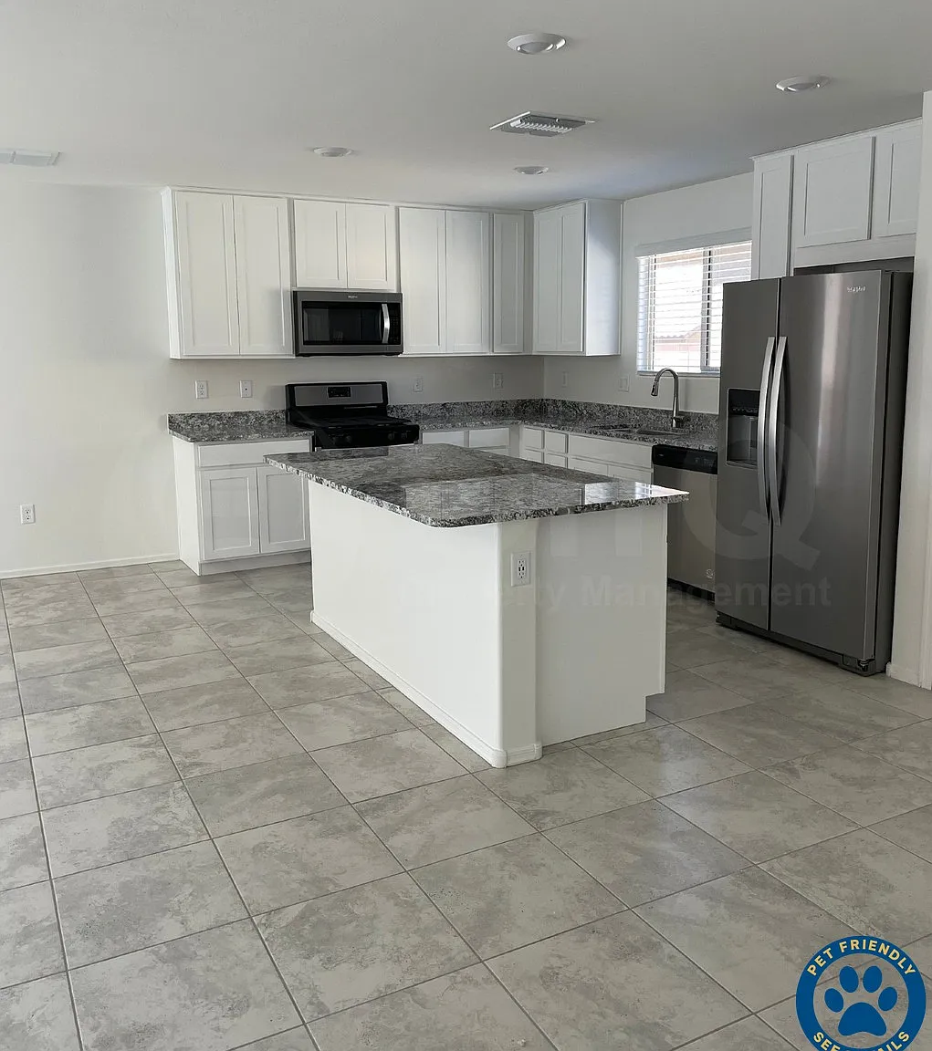3 bed, 2.0 bath, 2022 sqft, $1,850 — Photo 1
