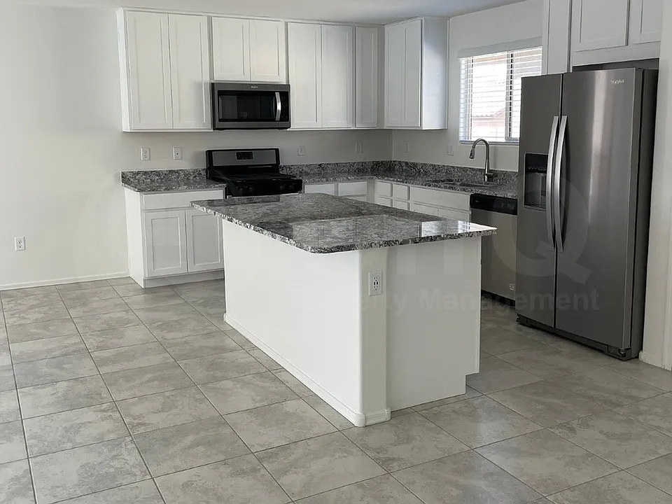 8807 E Stone Meadow Cir
