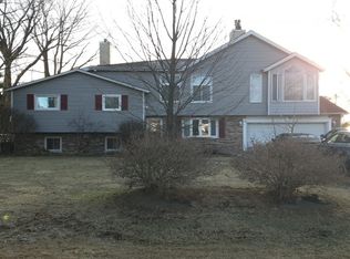 1717 Roslyn Rd, Roselle, IL 60172