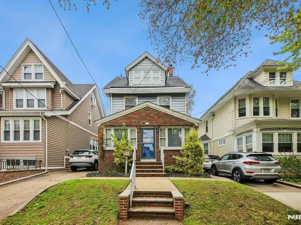 78 W 38th St, Bayonne, NJ 07002