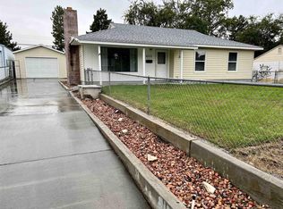 405 Cottonwood Dr, Richland, WA 99352