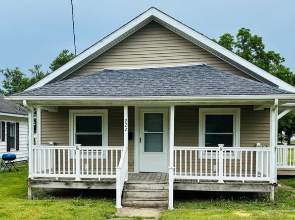 222 E Thompson Ave, Hoopeston, IL 60942