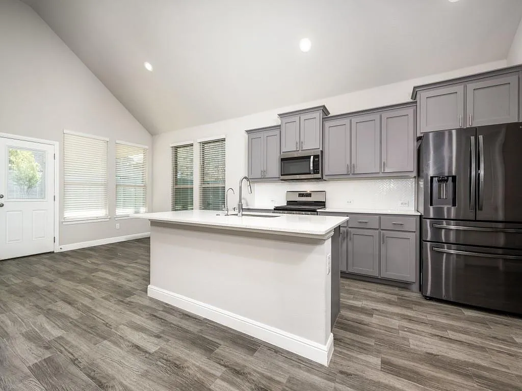 4 bed, 1806 sqft, $2,900 — Photo 2