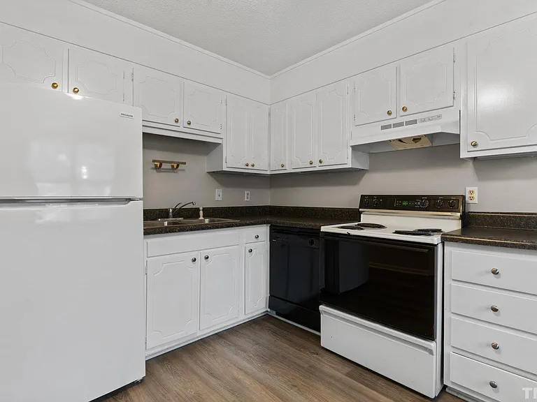 1823 White Oak Rd #B — Photo 6
