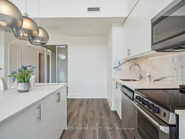 509 Dundas St W #103 — Photo 9
