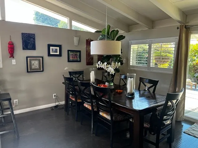 Beautiful Lake Balboa Home to Share — Photo 2