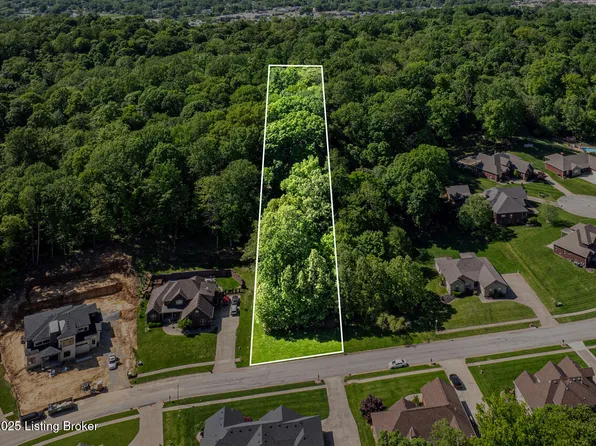 9716 Secretariat Dr, Louisville, KY 40214