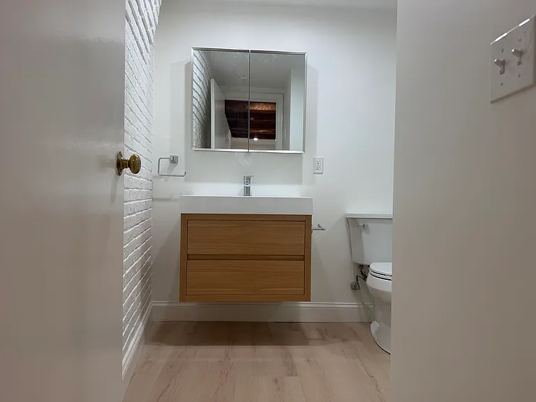170 Commercial St #4 — Photo 8