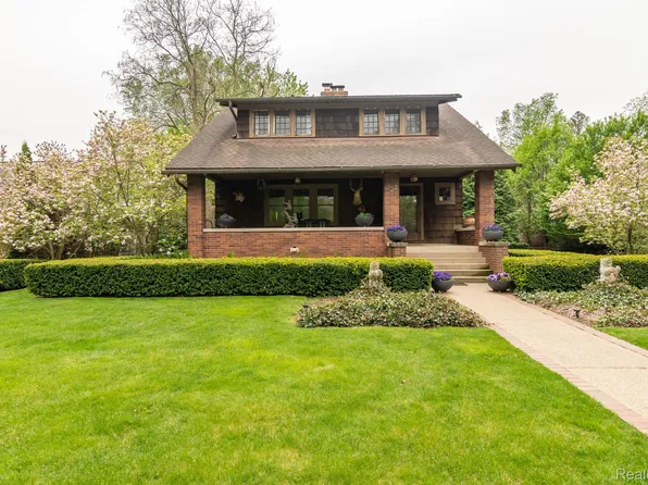 23 Poplar Park Blvd, Pleasant Ridge, MI 48069