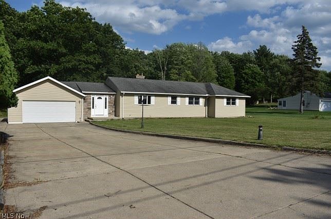 1st image of 2935 Lynn Dr