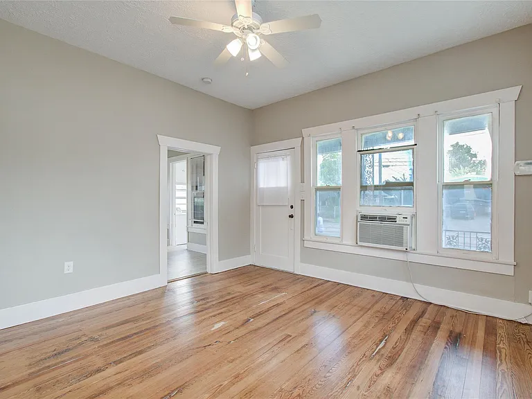 901 Boundary St — Photo 5