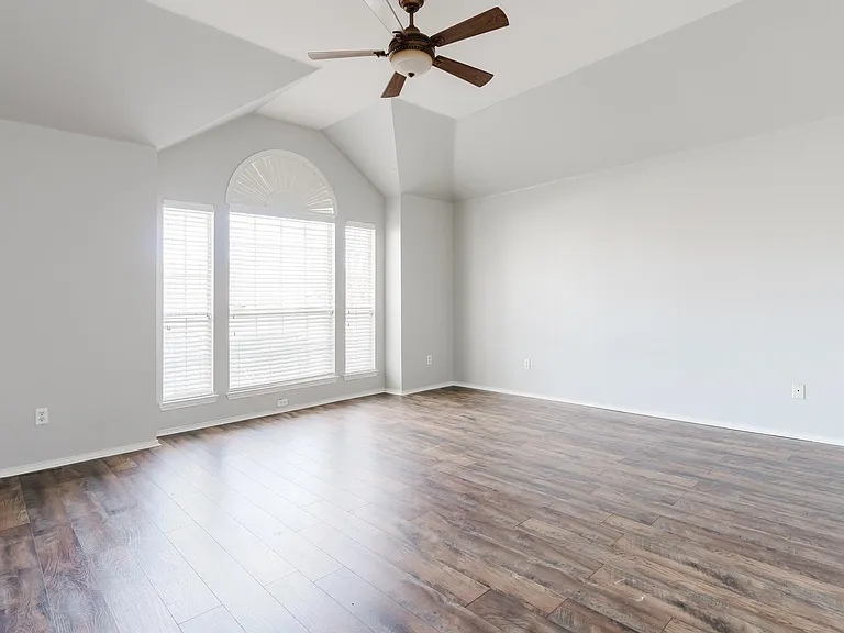 1514 Clear Creek Dr — Photo 17