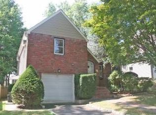 42 Cranford Pl, Teaneck, NJ 07666