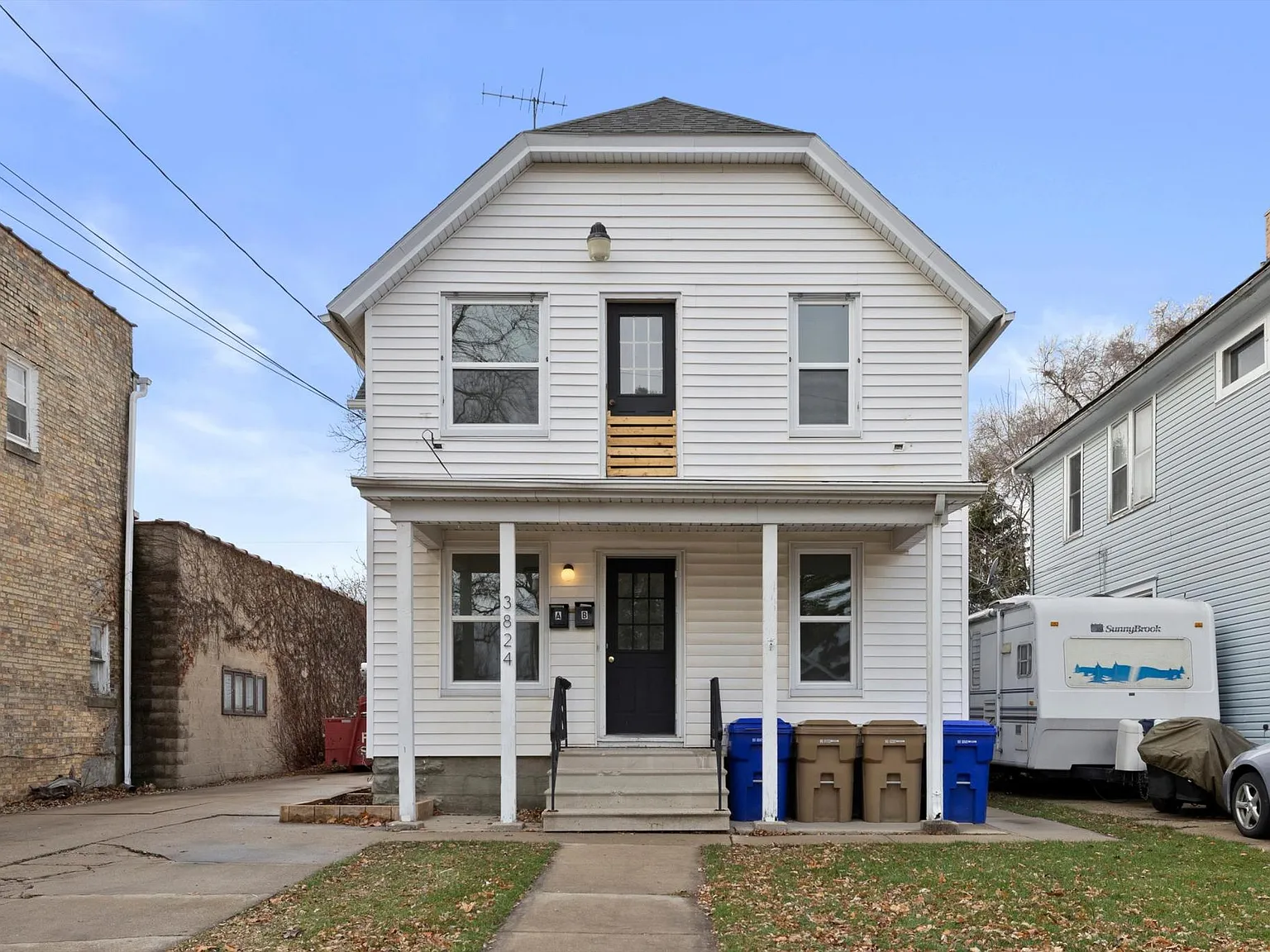2 bed, $1,400 — Photo 1