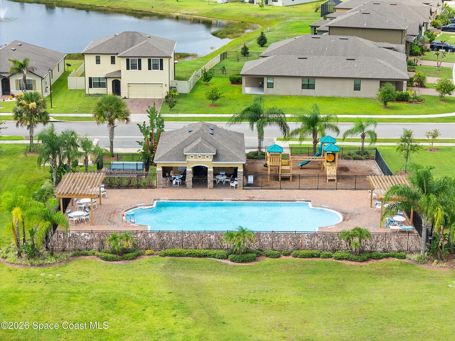 5 bed, 3.0 bath, 2674 sqft, $2,800 — Photo 2