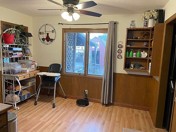 Kitchen/ breakfast nook