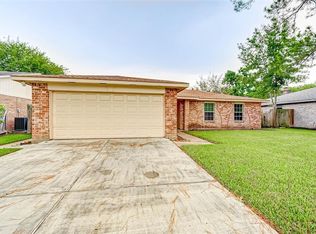 9915 Towne Tower Ln, Sugar Land, TX 77498