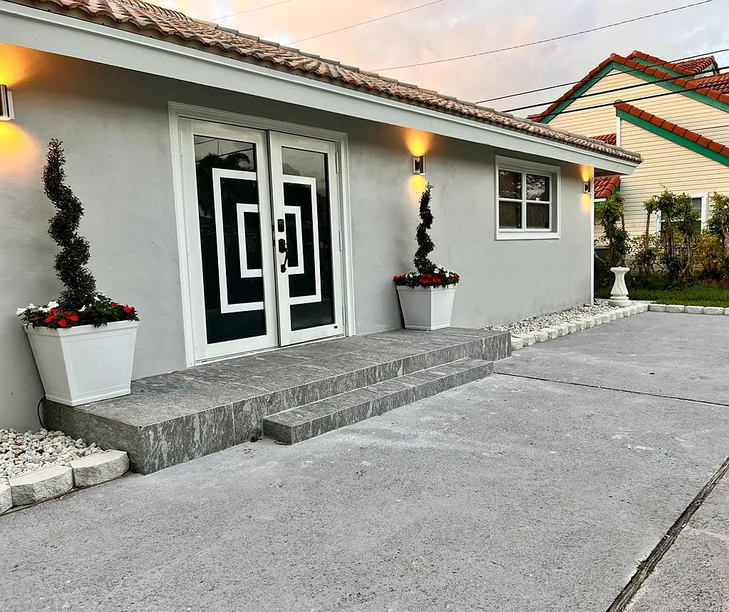 3 bed, 2.0 bath, 1300 sqft, $5,500 — Photo 2