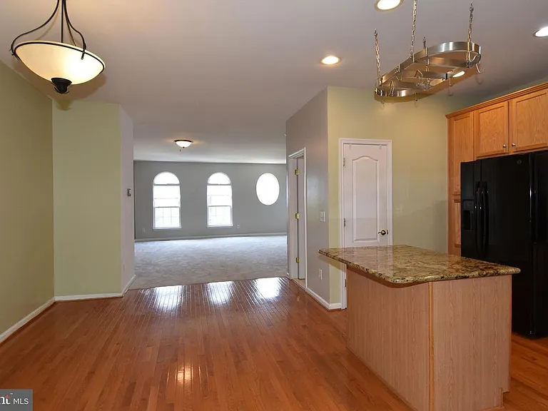 7810 Locust Leaf Ln — Photo 25