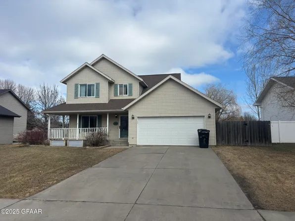 5226 W Maple Ave, Grand Forks, ND 58203