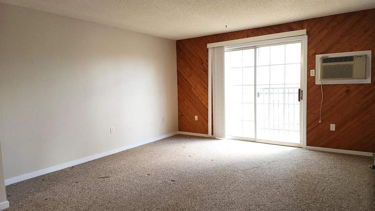 2 bed, 812 sqft, $2,050 — Photo 1