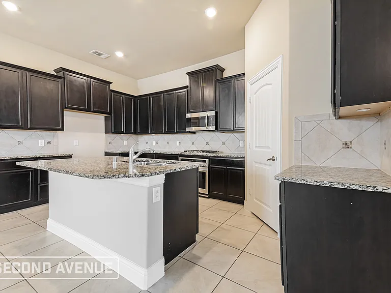 3611 Brazos St — Photo 6