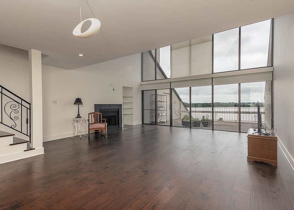 1st image of 377 Riverbluff Pl APT 3
