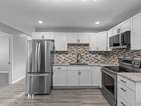 10452 Count Dr, Saint Louis, MO 63136
