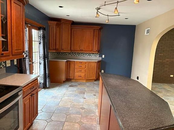 4th image of 2802 Country Ln