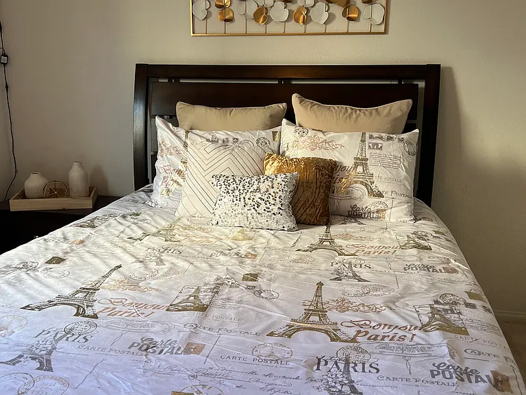 second room queen bed
