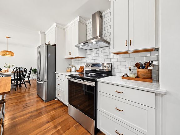 3rd image of 8312 Druids Ln