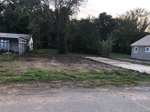 1st image of 629 Daniels St
