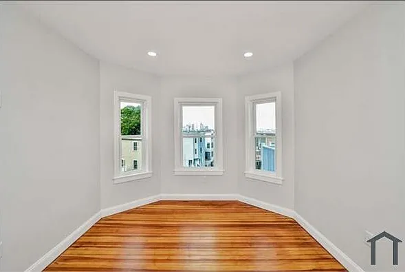 3 bed, 1200 sqft, $3,450 — Photo 3